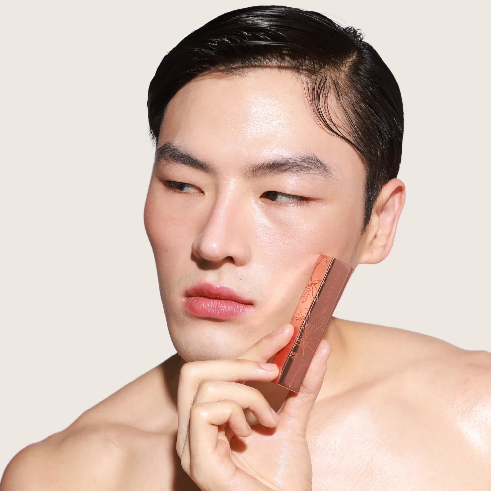Teviant lip colour editorial